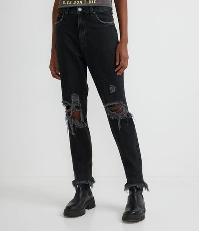 Pantalón Mom Jeans con Desgastes y Corazones Bordados 1