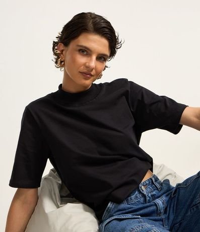 Blusa en Algodón con Cuello Alto y Manga Corta