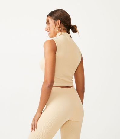 Blusa Musculosa en Poliamida Acanalada con Cuello Alto 3