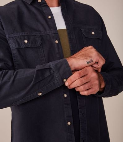 Camisa Comfort en Algodón con Bolsillos Solapa y Abotonado 6