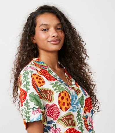 Camisa en Viscosa con Manga Corta y Estampado Tropical Flores y Frutas 4