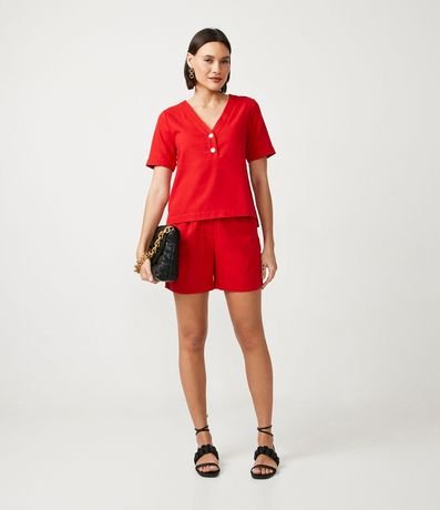 Blusa en Lino con Escote V y Detalle en Botón 2