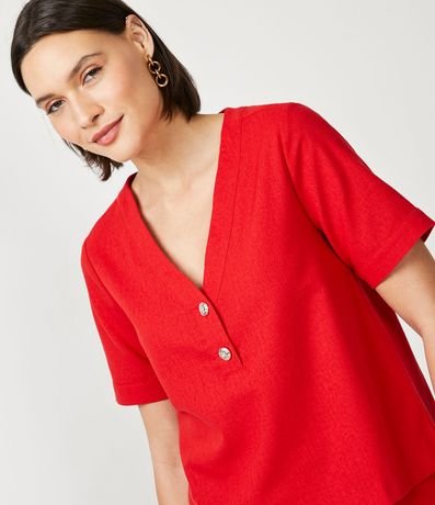 Blusa en Lino con Escote V y Detalle en Botón 4