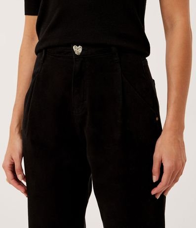 Pantalón Baggy en Sarga con Cintura Alta y Botón Corazón 4