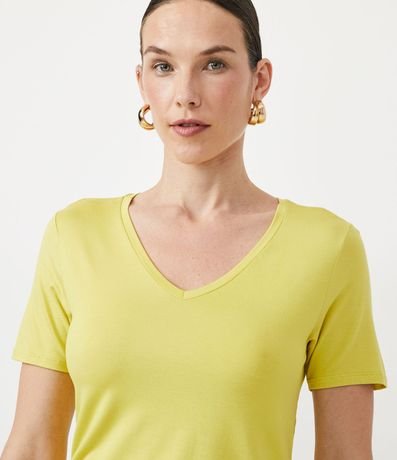 Blusa Básica en Viscosa con Escote V 4