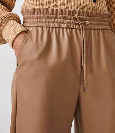 Pantalón Carrot en Material Sintético con Cintura Elastica 4