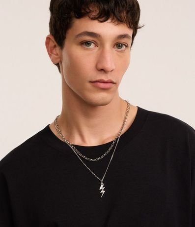 Collar Doble con Cadena y Colgante de Rayo