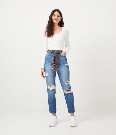Pantalón Mom en Jeans con Cinturón Pañuelo con Estampado Tropical 1