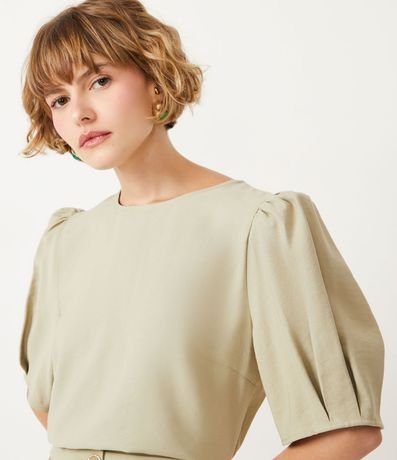 Blusa en Viscosa con Manga Abullonada y Abotonado en la Espalda 4