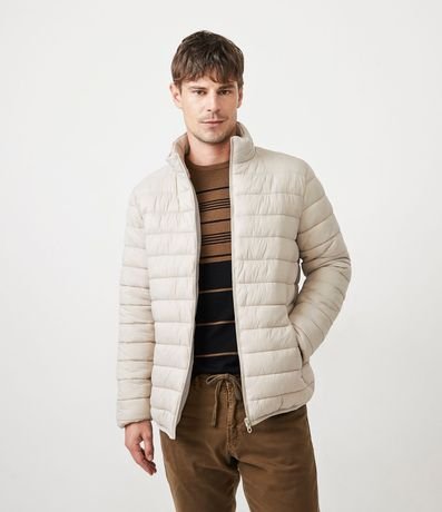 Campera Ultraliviana Básica en Poliamida con Cuello Alto