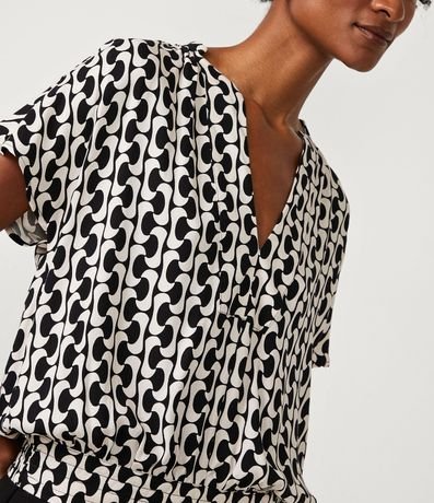 Blusa en Crepé con Estampado Geométrico 5