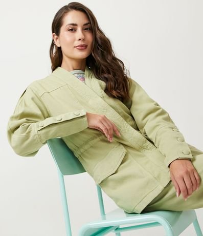 Campera Parka en Sarga con Abotonado Diferenciado en los Puños 5