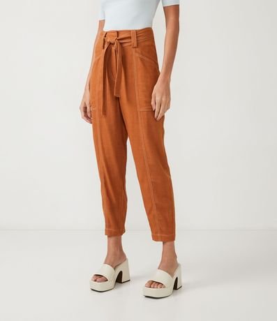 Pantalón Recto en Viscolino con Pespuntos y Cinturón 2