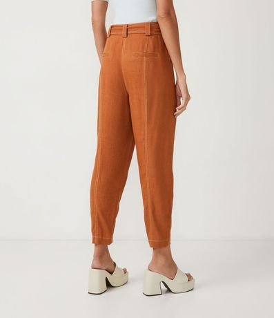 Pantalón Recto en Viscolino con Pespuntos y Cinturón 3