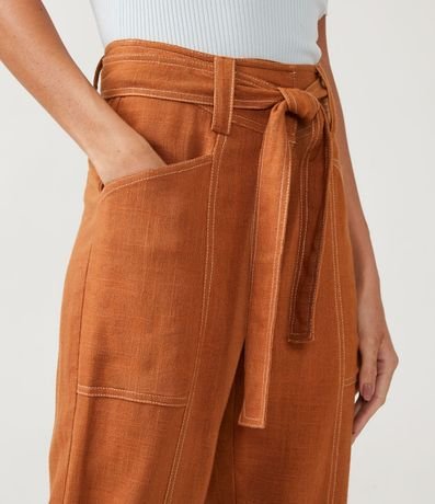 Pantalón Recto en Viscolino con Pespuntos y Cinturón 4