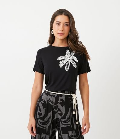 Blusa en Viscosa con Bordado de Flor