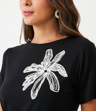 Blusa en Viscosa con Bordado de Flor 4