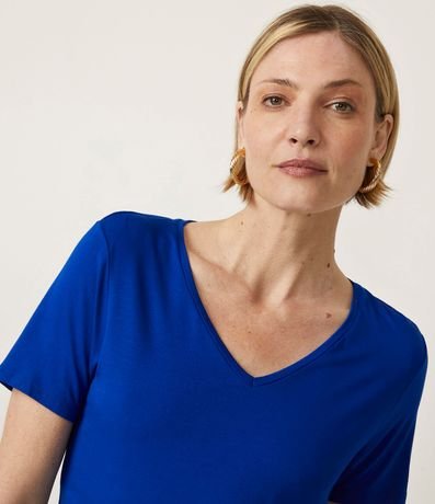 Blusa Básica en Viscosa con Escote V 5