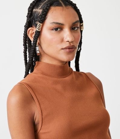 Blusa Musculosa en Poliamida Acanalada con Cuello Alto 4