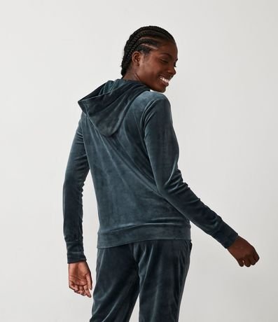 Campera Básica en Plush con Bolsillo Incorporado 3