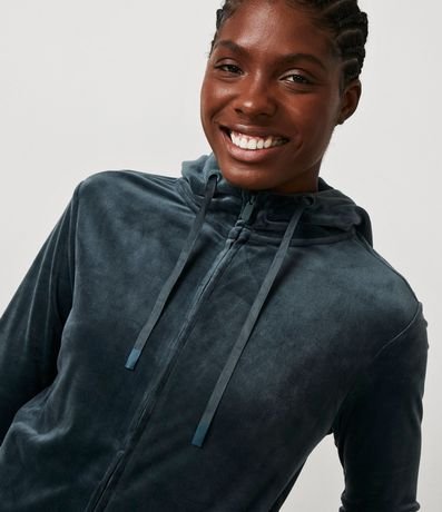 Campera Básica en Plush con Bolsillo Incorporado 4