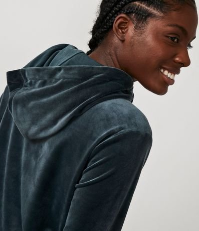 Campera Básica en Plush con Bolsillo Incorporado 5