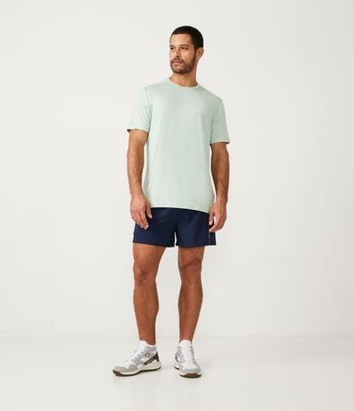 Remera Deportiva con Tecnologia Dry y Detalles Reflectantes 2