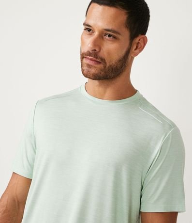 Remera Deportiva con Tecnologia Dry y Detalles Reflectantes 5
