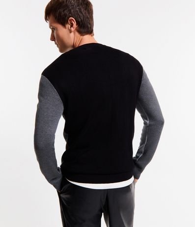 Suéter en Punto con Recortes Triangulares 4