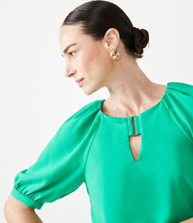 Blusa Manga Corta en Crepé con Detalle en lo Escote 4