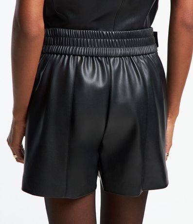 Short Recto con Elástico en la Espalda y Detalle en Hebilla 4