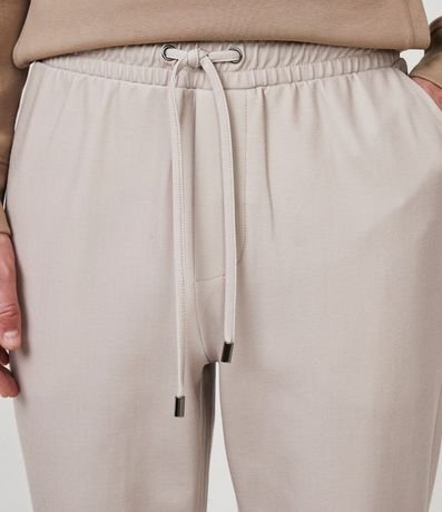 Pantalón Slim en Soft Touch con Textura y Barra Plegada 4