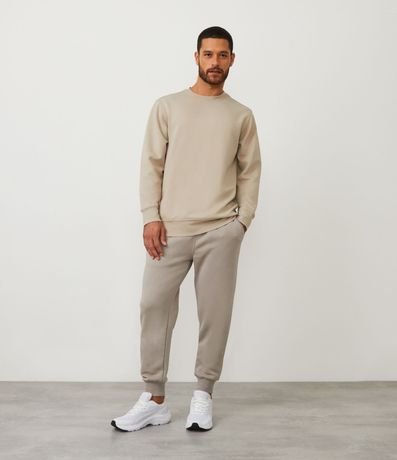 Buzo Deportivo con Etiqueta Aplicada 2