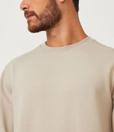 Buzo Deportivo con Etiqueta Aplicada 4