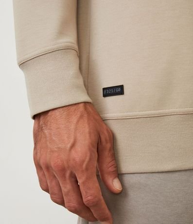 Buzo Deportivo con Etiqueta Aplicada 5