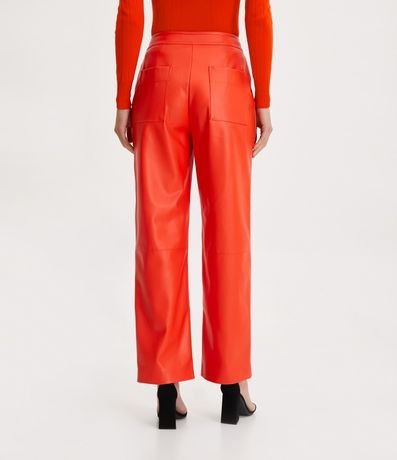 Pantalón Recto en Material Sintético con Botón Diferenciado 3