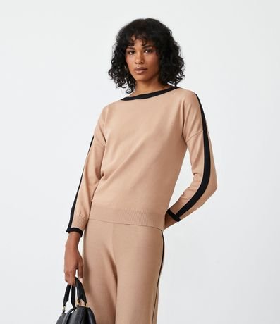 Blusa en Punto con Cuello Canoa y Detalle Contrastante 1