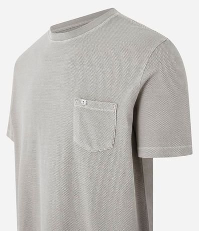 Remera Comfort en Algodón Texturizado con Bolsillo Delantero 6