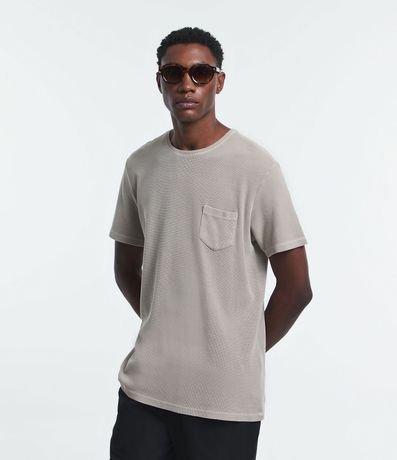 Remera Comfort en Algodón Texturizado con Bolsillo Delantero 3