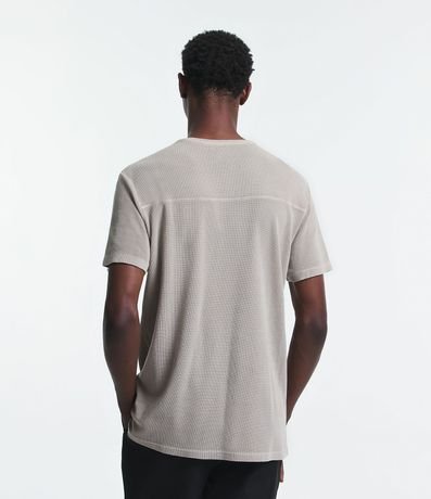 Remera Comfort en Algodón Texturizado con Bolsillo Delantero 4