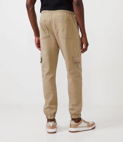 Pantalón Comfort Cargo en Sarga con Bolsillo Utilitario 3