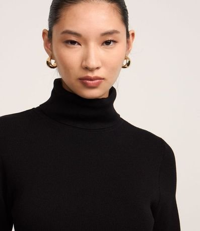 Suéter en Punto con Cuello Alto Estructurado 4