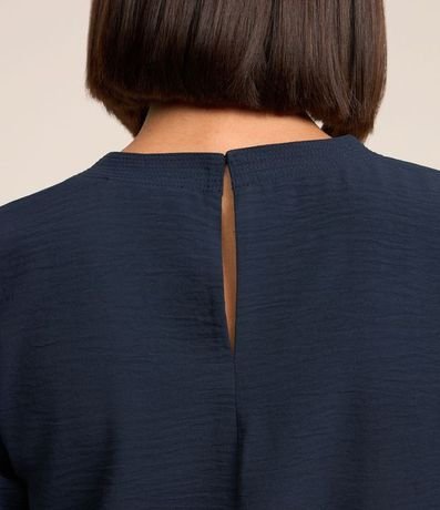 Blusa con Aberturas y Detalles de Pespuntes 4