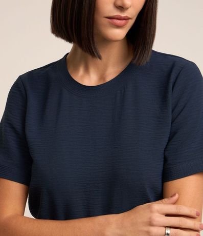 Blusa con Aberturas y Detalles de Pespuntes 5