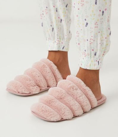 Pantufla Cerrada con Gajos y Textura Felpuda 4