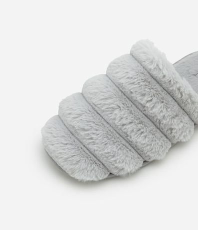 Pantufla Cerrada con Gajos y Textura Felpuda 3