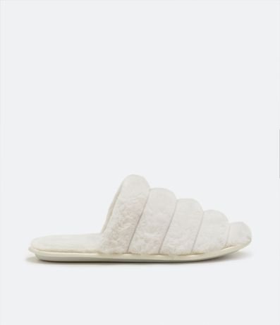 Pantufla Cerrada con Gajos y Textura Felpuda 2