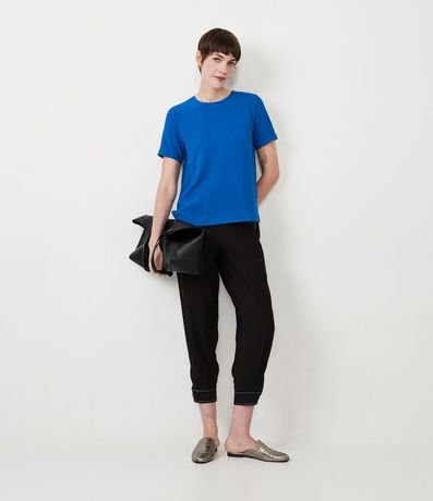 Blusa con Aberturas y Detalles de Pespuntes 2