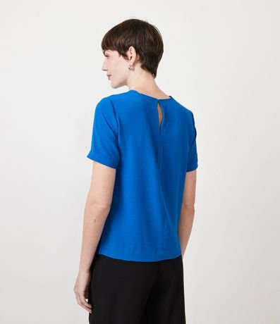 Blusa con Aberturas y Detalles de Pespuntes 3