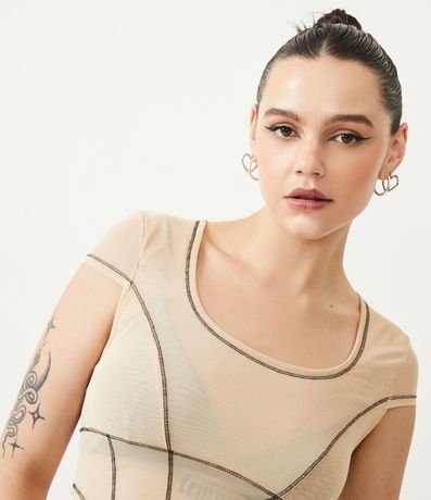 Blusa en Tul con Manga Corta y Pespuntos Contrastantes 4